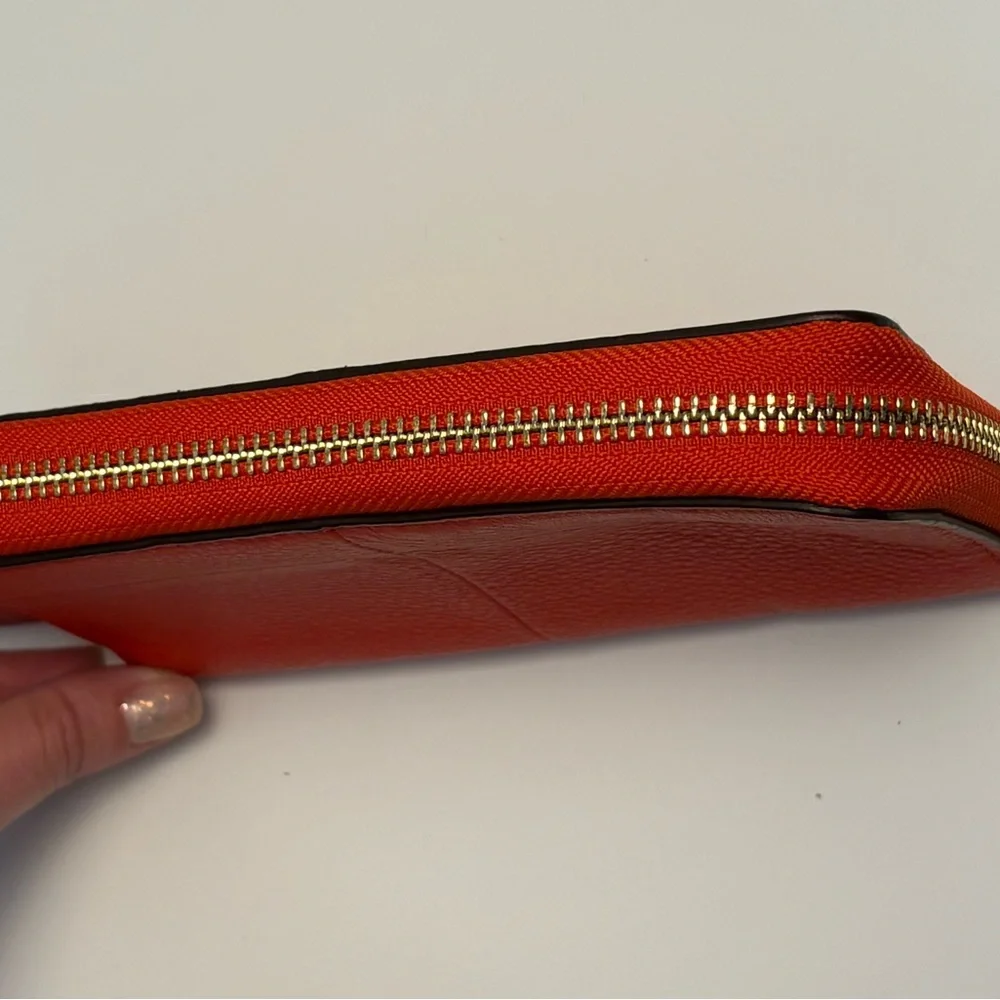 🧡 Tory Burch Orange Pebbled Leather Zip Wristlet Wallet 🧡